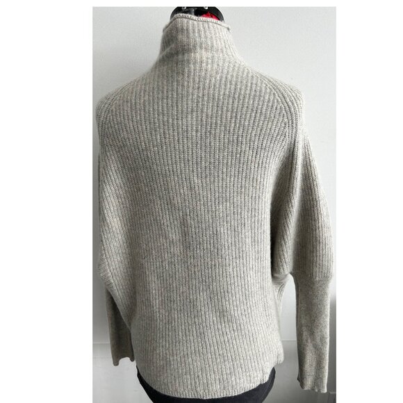 Club Monaco Light Grey Turtleneck Cashmere Sweater Sz M - Picture 2 of 7